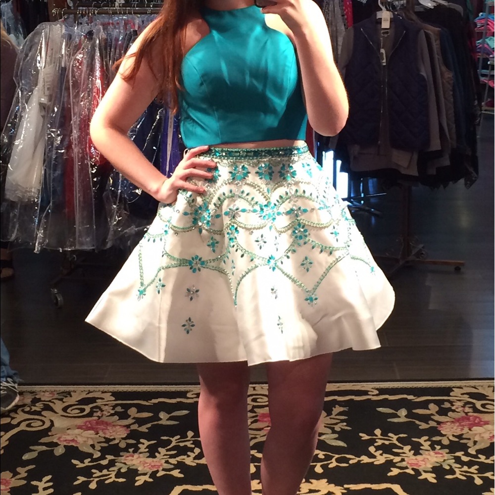 Prom Dress - Picture 4 of 5